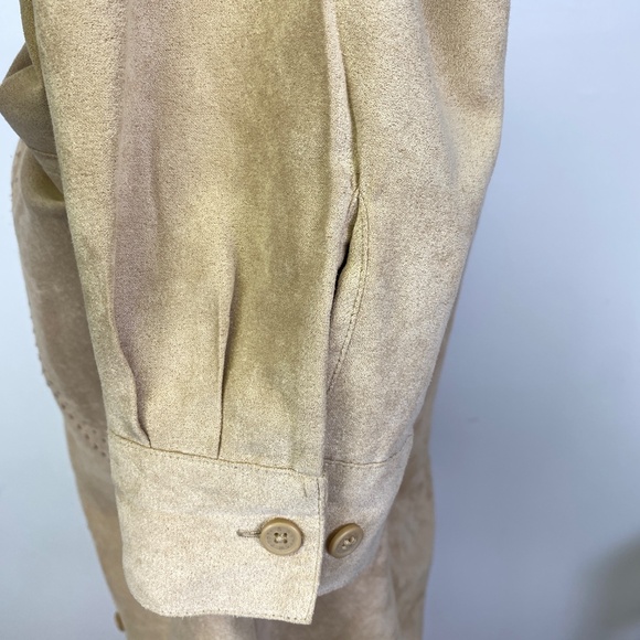 Croft & Barrow Tan Faux Suede Long Sleeve Button Down Collared Shirt - Picture 5 of 16